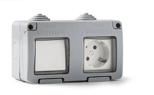 CONMUTADOR Y BASE SUPERFICIE TT ESTANCO IP55 19033 FAMATEL 16 AMP