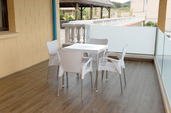 MESA RESINA BLANCO/ALUMINIO 402601 GARDENLIFE 70X70 CM