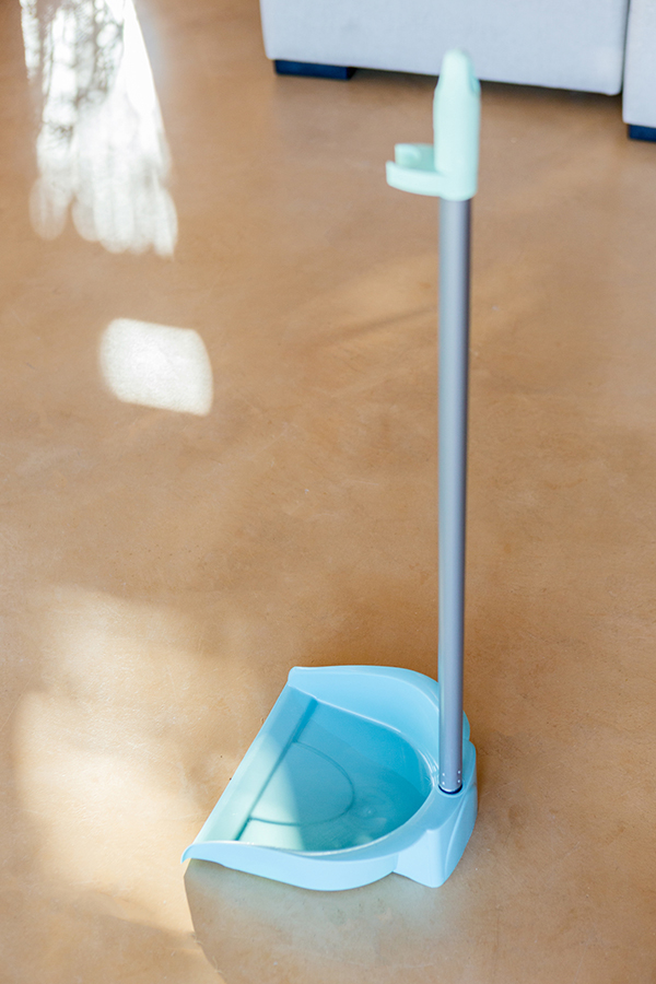 RECOGEDOR M/LARGO C/PINZA 282 VIGAR -